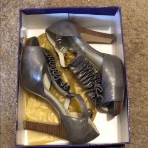 Women’s  Size 8 Grey Heels